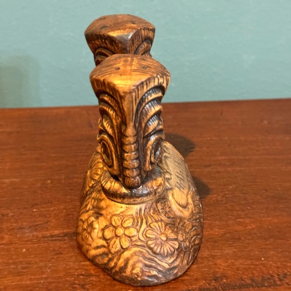 Vintage Treasure Craft Tiki Idols Hawaii Salt & Pepper Shakers with Cork Decor - Picture 2 of 10